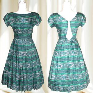 Vintage 1950s Green Aztec Paisley Floral Day Dress 26" Waist Full Skirt